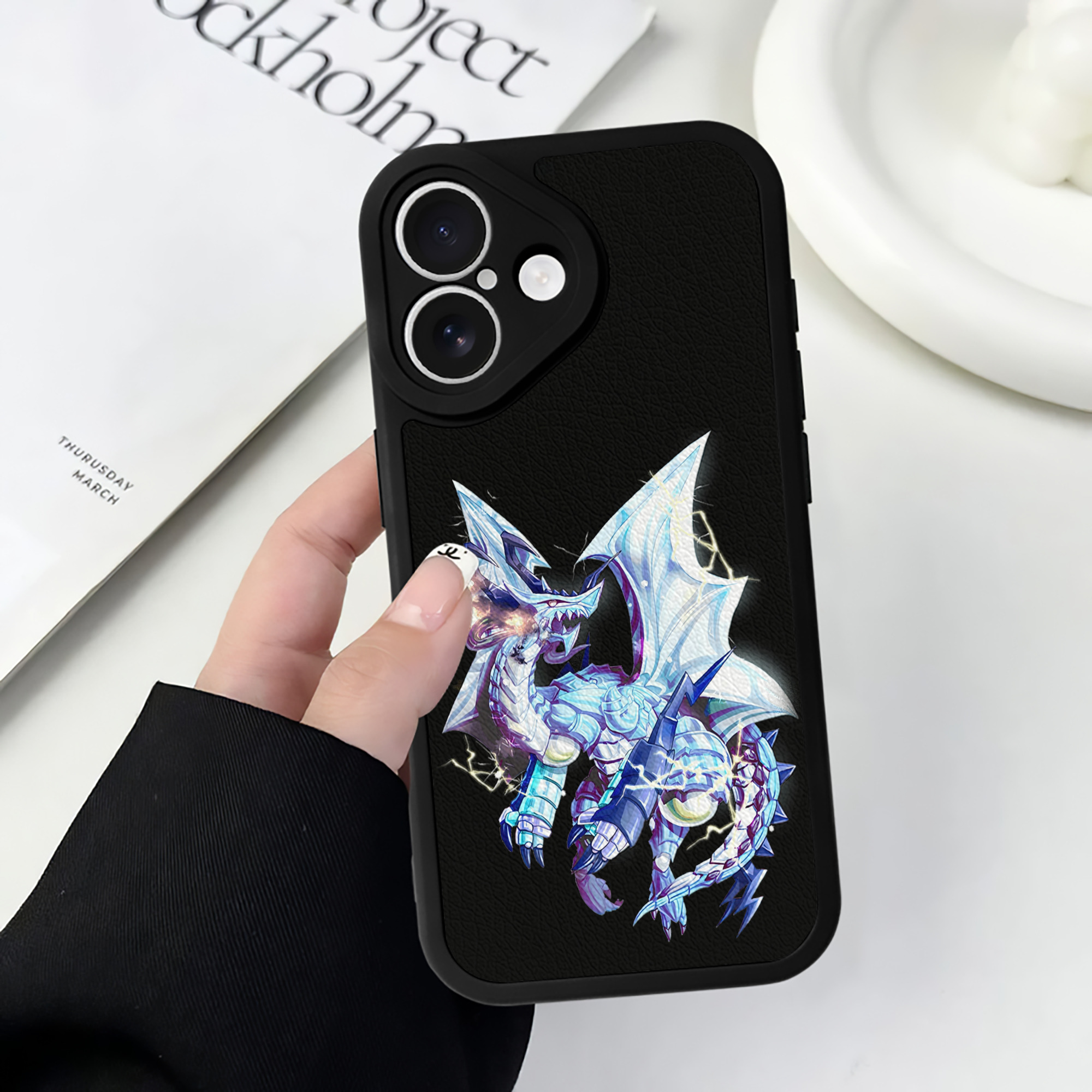 遊☆戯☆王 Yu-Gi-Oh! 【iPhone 16シリーズ対応】シリコンスマホケース（レザー調） 材質：シリコン